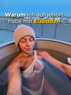 Warum ich mit Eisbaden aufgehört hab 🥶👇 1,5 Jahre lang fast täglich ins Eiswasser – im Sommer 3 °C, im Winter noch kälter. Drei Minuten purer Fokus, Resilienz-Boost und Dopaminkick deluxe. 💪🏼 Aber irgendwann hab ich gemerkt: Mein Stresslevel war eh schon hoch – und das tägliche „Über-sich-hinauswachsen“ hat mich mehr Energie gekostet, als es mir gegeben hat. 🧊 Viele merken’s auch: Stunden später friert man noch, weil der Körper so krass arbeitet, um sich wieder aufzuwärmen. Und dieser Kick? Der kann fast süchtig machen. Nach Exatlon Germany hab ich mir erlaubt, sanfter zu werden – jetzt gibt’s nur noch 2 Minuten kalte Dusche täglich. Gleicher Frischekick, aber liebevoller für mich. ✨ Und ja: Studien zeigen, dass Kältebaden manchmal hilft – aber es ist total individuell. Vor allem bei Frauen reagiert der Körper anders. Ich sag nicht: „Hör auf damit.“ Ich sag: Hör auf dich. 💛 Wie sind deine Erfahrungen? #eisbaden #icebath #SelfCare  #MentalHealth 
