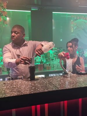 If you're going to argue in front of us it's our obligation to listen in 🙂‍↕️ #fyp #viral #hospitality #bartender #popworld 