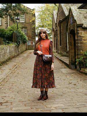 Get ready with me for an autumnal day out, featuring one of my favourite nifty styling tricks for layering knitwear over dresses... Who doesn't love a little wardrobe hack? #autumnstyle #winterfit #autumnoutfits #winterfashion #styletips 