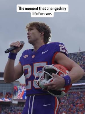 Talents that go beyond the field 🎤🏈 @Clemson Football alum @Blackmon performed the national anthem back at his home field!  @Clemson Tigers x 🎥 Blackmon Huckabee #ncaa #clemsonfootball #cfb #nationalanthem #blackmonhuckabee 