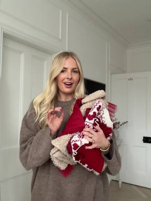 a cute festive haul for my two year old daughter, H&M is so good right now! 