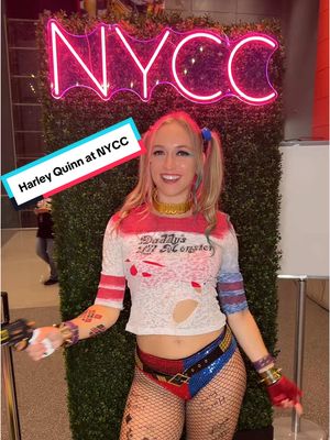 I’m so glad I brought my Harley Quinn cosplay out of retirement for  @New York Comic Con Shot by the talented @Kyland Young🍿 #nycc #nycc2025 #harleyquinn #harleyquinncosplay #cosplaygirl 