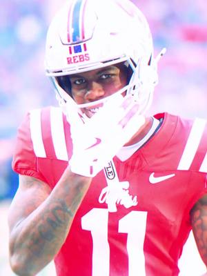 Regular season home finale on deck. Spot the ball 😤 #cfb #hottytoddy #olemiss #olemissfootball #secfootball 
