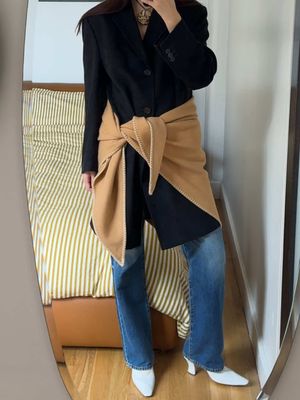 Chunkier scarf around my waist and an earthy handmade necklace adds some cool to a simple vintage coat. #OOTD #fashion #style #fall #winter 
