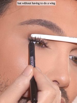 🤪 let’s ramble & glam ❤️ creating the perfect 5 minute eye look with some of my essentials! #makeuptutorial #makeupforbeginners #paintedbyspencer 