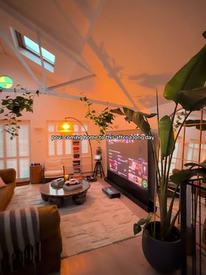 Coming home to my london apartment after a long day 🙏🏿😮‍💨 #apartment #boyapartment #londonapartment #interiordesign #londonflat 