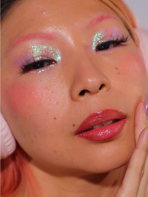 @ColourPop Cosmetics x the grinch Pinky who lip kit  Plumping lip liner - big bow* Plumping gloss balm - small who*  #colourpop #holidaymakeup 