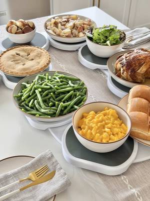 POV: Thanksgiving dinner somehow got even better 🍗🍲 You need this for hosting szn!! #founditonamazon #hostinghacks #amazonhome #holidayessentials #holidayhosting