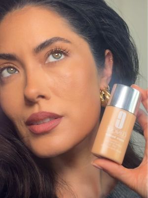 Holiday season, complicated, @Clinique Even Better Foundation SPF 15, is not! 24 hour wear with Vitamin C, your skin will thank you when you come home tired from all those holiday errands! #cliniquepartner #skincare