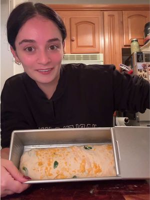 USING A PULLMAN LOAF TIN FOR THE FIRST TIME to bake the cheddar jalapeño sourdough loaf… i hope eloise expands and likes it 😭 #eloise #sourdough #sourdoughbread #sourdoughstarter #breadmaking 