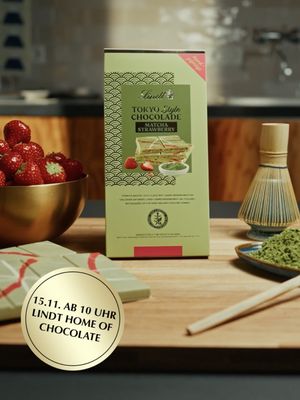 DIE LINDT TOKYO STYLE CHOCOLADE IST DA! 💚🍓🍫⁣ SAVE THE DATE - 15.11. AB 10 UHR IM LINDT HOME OF CHOCOLATE Wir präsentieren Euch unsere neue, streng limitierte Lindt Tokyo Style Chocolade! Ein unvergleichliches Geschmackserlebnis.⁣ Diese exklusive Tafel vereint cremige weisse Lindt Chocolade mit einer einzigartigen Füllung aus Chamei Minami Matcha, fruchtigen Erdbeer-Stückchen und knusprig geröstetem Genmai.⁣ ⁣ SEID BEI UNSEREM EXKLUSIVEN TOKYO STYLE LAUNCH DABEI! 😍⁣ ⁣Sichert euch eine der handnummerierten Lindt Tokyo Style Chocolade Tafeln. Wir freuen uns auf euch! 🥰💚🍫⁣ #lindtswitzerland #tokyostylechocolade #matcha #strawberrymatcha LE LINDT TOKYO STYLE CHOCOLADE EST ARRIVÉ ! 💚🍓🍫⁣ SAVE THE DATE - 15/11 À PARTIR DE 10 H À LA LINDT HOME OF CHOCOLATE Nous vous présentons notre nouveau Lindt Tokyo Style Chocolade en édition très limitée ! Une expérience gustative incomparable.⁣ Cette tablette exclusive associe le chocolat blanc crémeux Lindt à une garniture unique à base de Chamei Minami Matcha, de morceaux de fraises fruités et de Genmai croustillant torréfié.⁣ ⁣ PARTICIPEZ À NOTRE LANCEMENT EXCLUSIF TOKYO STYLE ! 😍⁣ ⁣Procurez-vous l'une des tablettes Lindt Tokyo Style Chocolade numérotées à la main. Nous vous attendons avec impatience ! 🥰💚🍫⁣
