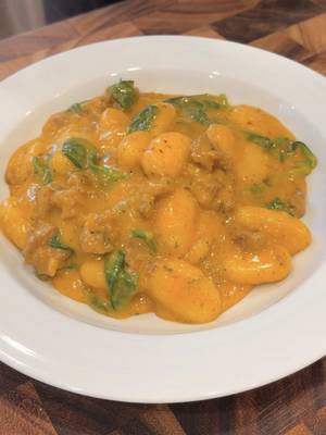 If you’re looking for a new way to elevate some of your fall dishes try using @Alouette Cheese.Their Caramelized Onion Soft Spreadable Cheese was the perfect addition to this creamy butternut squash gnocchi. #sponsored