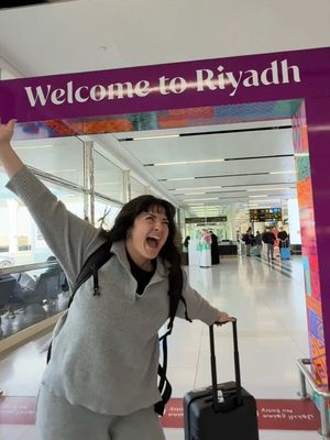 Replying to @natee next video i’m rating @samantha mac  sleeping positions LMAOOO - also… made it to SAUDI!!!!! 
