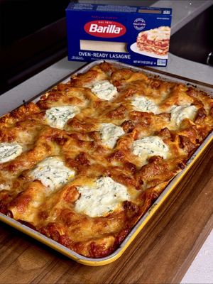 #ad Ultimate Sheet Pan Lasagna…all the flavor and coziness in less than an hour.  Making smart choices like using @barilla Oven-Ready Lasagne ~ no boiling required!! 🔥    You know I love hosting, but what you don’t always see is the behind-the-scenes prep for my cozy PJ pasta party. Tonight, I tested a different, crispier take on lasagna - and let me tell you, it passed with flying colors!! Honestly, it couldn’t be easier - just layer, bake, and enjoy!    And because I don’t gatekeep anything, I am sharing the full recipe so you too can make this dish and enjoy it with the people you love this holiday season!    Full free recipe is on my website - alessandraciuffo.com/sheetpanlasagna  ❤️  #barilla #cozynightin #pastanight #flavorsbyale  