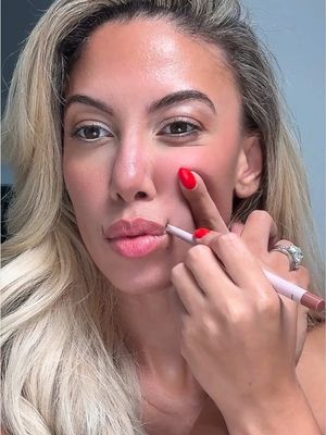 How to achieve bigger lips with lip liner glow up! #makeup #hack #tutorial #lipliner #fypシ 