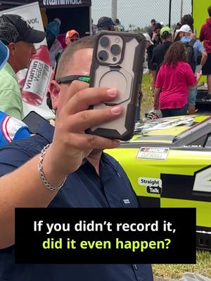 Fans: 📸📱🎥 Straight Talk: Say less.