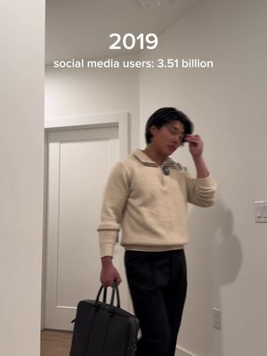 people keep saying it’s saturated… but every metric shows the creator economy is only now exploding GET THIS: 5.1B people use social media but only around 200M call themselves creators that’s JUST 4 percent!! it’s not too late… you are still early! follow @jun_yuh to finally take advantage of this opportunity 👊🏼❤️