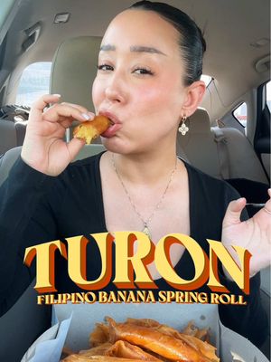 trying turon (filipino caramelized banana spring roll) 🇵🇭🍌 #filipino #filipinofood #turon #dessert #tastetest 