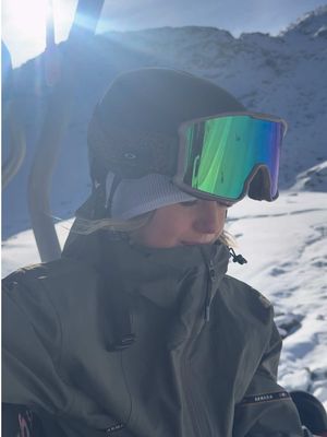 Gotta scare myself a little on the daily #minishred #foryoupage #girls #snowboard 