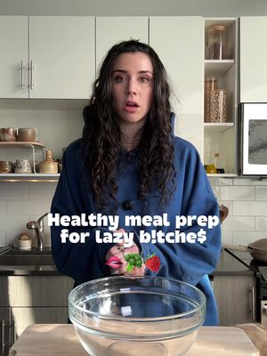 Dill pickle chicken salad>>> Ingredients: Chopped grilled chicken or rotisserie chicken Chopped pickles 2 stalks diced celery 1/4 a red onion Plain nonfat Greek yogurt Pickle juice Ranch seasoning Garlic powder Dried dill #healthyrecipes #highprotein #mealprep #EasyRecipes #healthylunch 