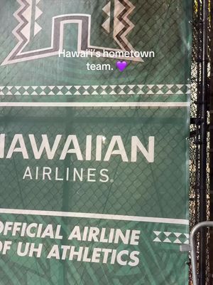Go UH Football! rain or shine 💚 🏈 #uhfootball #rainbowwarriors #hawaiianairlines 