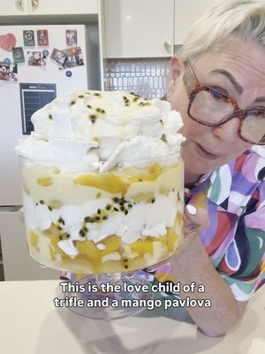 Creamy. Crunchy. Mango magic. 🍈✨ Make this no-bake Mango Pavlova Trifle and thank me later 😍 All my recipes are on my website - Easy Recipe Gang.🍴 #pavlovatrifle #stephcooksstuff #easyrecipe