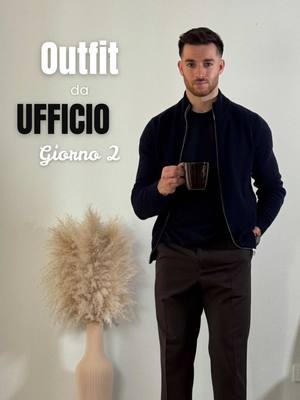 La felpa volante é un souvenir errato preso a NY😫 Cosa ne pensi di questo outfit? 👉 #officeoutfit #modauomo 