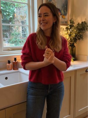 Little things I love to do at home to find some calm amidst the chaos at this time of year with @L'Occitane En Provence and @Ruuby- at home Beauty&Wellness ✨ ad