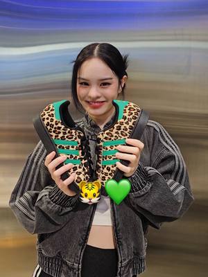 พบกับ ALLY และรองเท้า adidas Superstar สุดไอคอนิกพิมพ์ลายหนังสัตว์สีสันสดใส🐯💚 #adidas #adidasOriginals