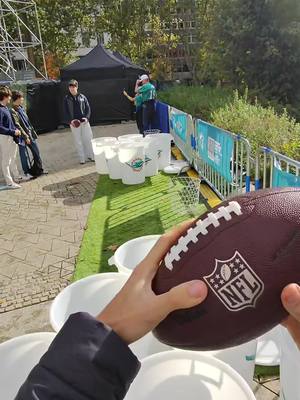 POV: You’re the @Miami Dolphins quarterback. 🏈 #LALIGAxNFL #ÚneteAlShow #RayBanMETA 