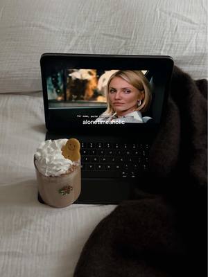 I’m hibernating 🧸💕 #alonetimeaholic #homebody #alonetime #quietlittlelife 