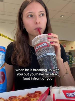 can’t hear him over the crunch🫣 #trending #fyp #foryoupage #relationships 