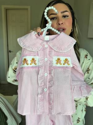 HANDS DOWN THE CUTEST FREAKING THING IVE EVER FOUND!!🥹💕🍪 #toddlergirloutfit #tiktokshopblackfriday #christmasfashion #toddlermom #girlmom  Christmas pajamas set for girls  Toddler girl outfit  Gingerbread man pajamas 