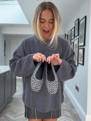 I’m a trouser girly so wanted to try and add more skirts into my winter wardrobe and love how versatile these ones are 🧸🎀✨🫧 everything @H&M ad 