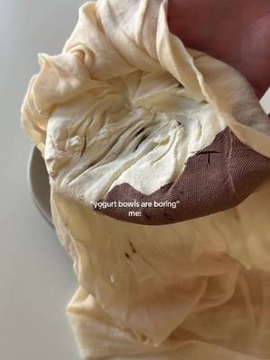 not on my watch 🧎‍♀️‍➡️🧎‍♀️‍➡️ BTW, the cheesecloth works wonders for dehydrating the yogurt. I absolutely love how thick and creamy it turned out! Still getting the hang of acai, but we’re getting there 🤭. #acai#dryyogurt#fage#breakfastidea#breakfast