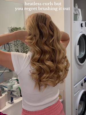 Sometimes it’s better not to brush your heatless curls 🙈 #heatlesscurls #heatlesshair #heatlesswaves #heatlesscurlsovernight #hairtok 