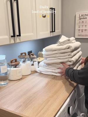 Love when my daily load of laundry is just a bunch of towels. It makes the folding and putting away part of the process so easy and satisfying 😌 #laundry #laundryday #laundryroutine #laundryhacks #dailylaundry 