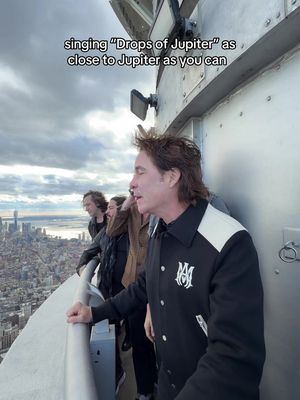 DROPS OF JUPITERRRRRRRR #nyc #empirestatebuilding #newyork #train 