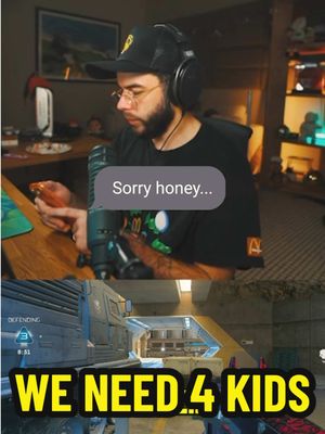 Nadeshot gets a wild text mid-game 😂  #nadeshot #nadeshotclips #funnymoments #twitchclips #blackops7 