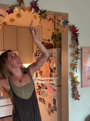 how to dehydrate oranges:  -put over at 170 degrees F -cut oranges into thin slices  -put in over & flip every 30 minutes to an hour  creating instead of consuming 🙂‍↔️🙂‍↔️ #underconsumptioncore #diychristmas #christmascottage #granolagirl #slowliving 