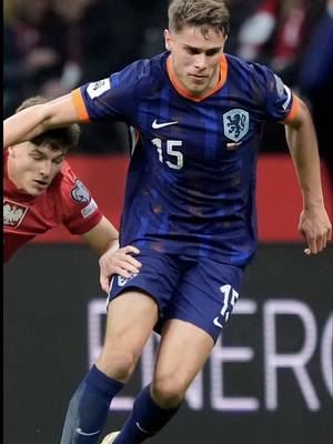 There's only one way to stop him. 🤖⚡️ #NothingLikeOranje #VanDeVen