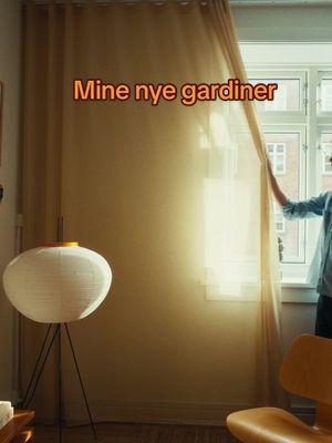 Gardiner kan i den grad ændre opfattelsen af et rum. Har længe gerne ville have nye gardiner og fik endelig taget mig sammen til at få bestilt nogle.  Det er btw ikke spons, men betalt af mig selv. #interior #copenhagen #copenhagenapartment 