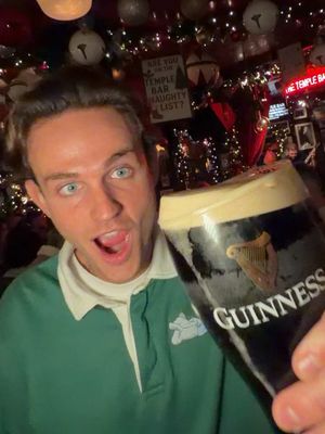 One of the most famous spots in the world for Guinness. The hunt goes on… 🍺 GUINNESS  📍 The Temple Bar, Dublin #schoonerscorer #ireland #fyp 