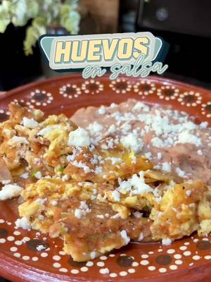 Huevos en salsa tatemada 🌶️  #breakfastideas #desayuno #ideasdedesayuno #mexicanvreakfast #recetasfaciles 