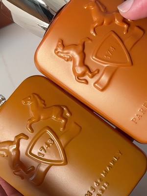 🚨 Fake Parfums de Marly bottles are everywhere! Here’s how to spot a real one before you waste your money 👇 ✅ Real PDM: Heavy cap, clean horse engraving, smooth sprayer. ❌ Fake PDM: Lightweight, loose cap, bulging horse eye 👀 — a major red flag. These fakes are getting smarter, so always double-check the details, weight, and engraving. 💡 Stay smart, buy authentic. Shop verified fragrances only at MaxAroma.com 🛍️ #FragranceTok #PerfumeTok #ParfumsDeMarly #PDM #RealVsFake       