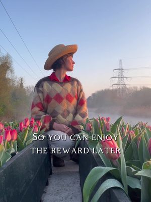 A little motivation for planting tulips in gloomy November #tulips #bulbs #garden #planting #flowers #spring #gardening #DIY #autumn #gardenjoy #joy #sunrise #narrowboatlife #boatlife #boat #riverlife #narrowboat 