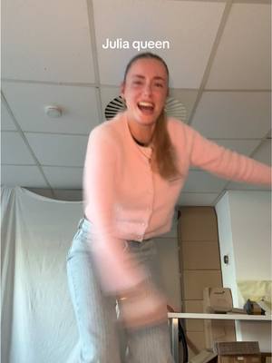 TAG HAAR! Wij staan sinds donderdag te dansen op kantoor X #juliacoster #lushlife #zaralarsson 