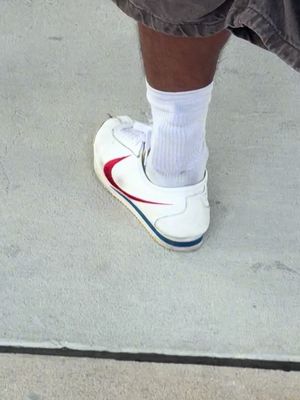 Definitely thought dude was double ankle monitored up 😂😂😂 #duuuval #noonesgonnaknow #dontbesuspicious 