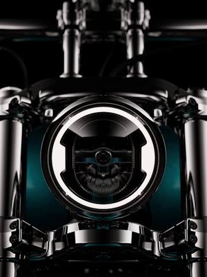 Calm was never part of the plan. One twist and the 2026 Breakout does exactly what you hoped it would. The Milwaukee-Eight 117 Custom lights up that 240mm rear, and suddenly the world is nothing but throttle and grin. See more, including a 360° view of the all-new Teal Thunder paint, at link in bio. #HarleyDavidson
