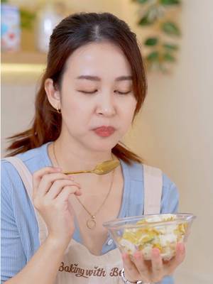 Hi bestfriend! Classic Fruit Salad pero with a TWIST - may cornflakes on top for that extra CRUNCH! 🎄✨ Yung tipong every spoonful may texture, may creaminess from Nestlé All Purpose Cream, may sweetness from fruits, tapos may surprise crunch pa! 😍 Perfect for impressing your family sa Noche Buena table! Sino dito gusto maging star ng Christmas dinner? Try this! 🌟 Swipe to see the satisfying crunch moment! 🥣✨ #GottaBetheStaroftheTable #GottaBeNestleAllPurposeCream #FoodieFred #HiBestfriend  @Create with Cream 